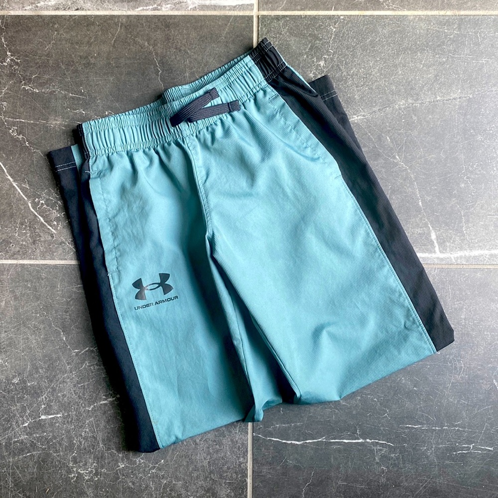Youth small Under Armour lightweight pants